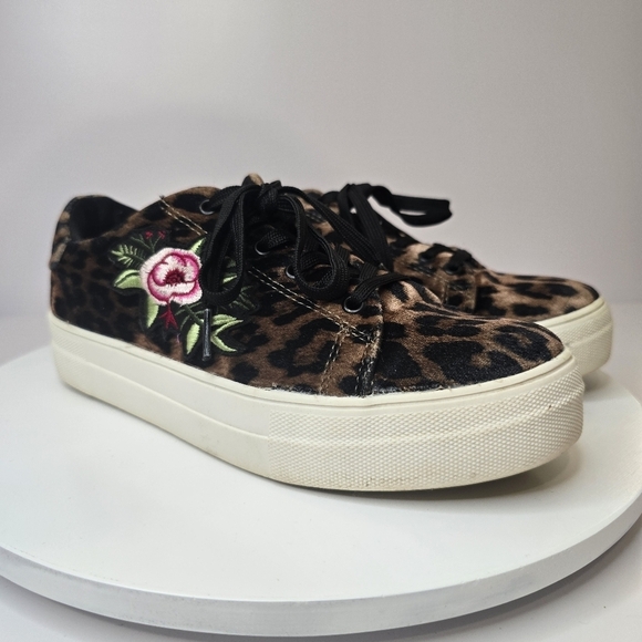 ⭐️40% Off⭐️ Madden Girl Addie Leopard Velvet with Embroidered Rose Sneakers - Picture 2 of 12